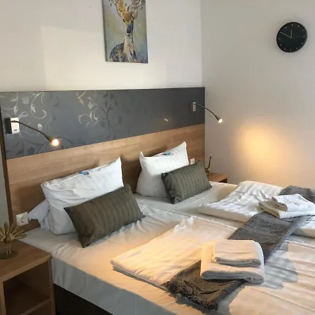 Berghof By 42 מלון